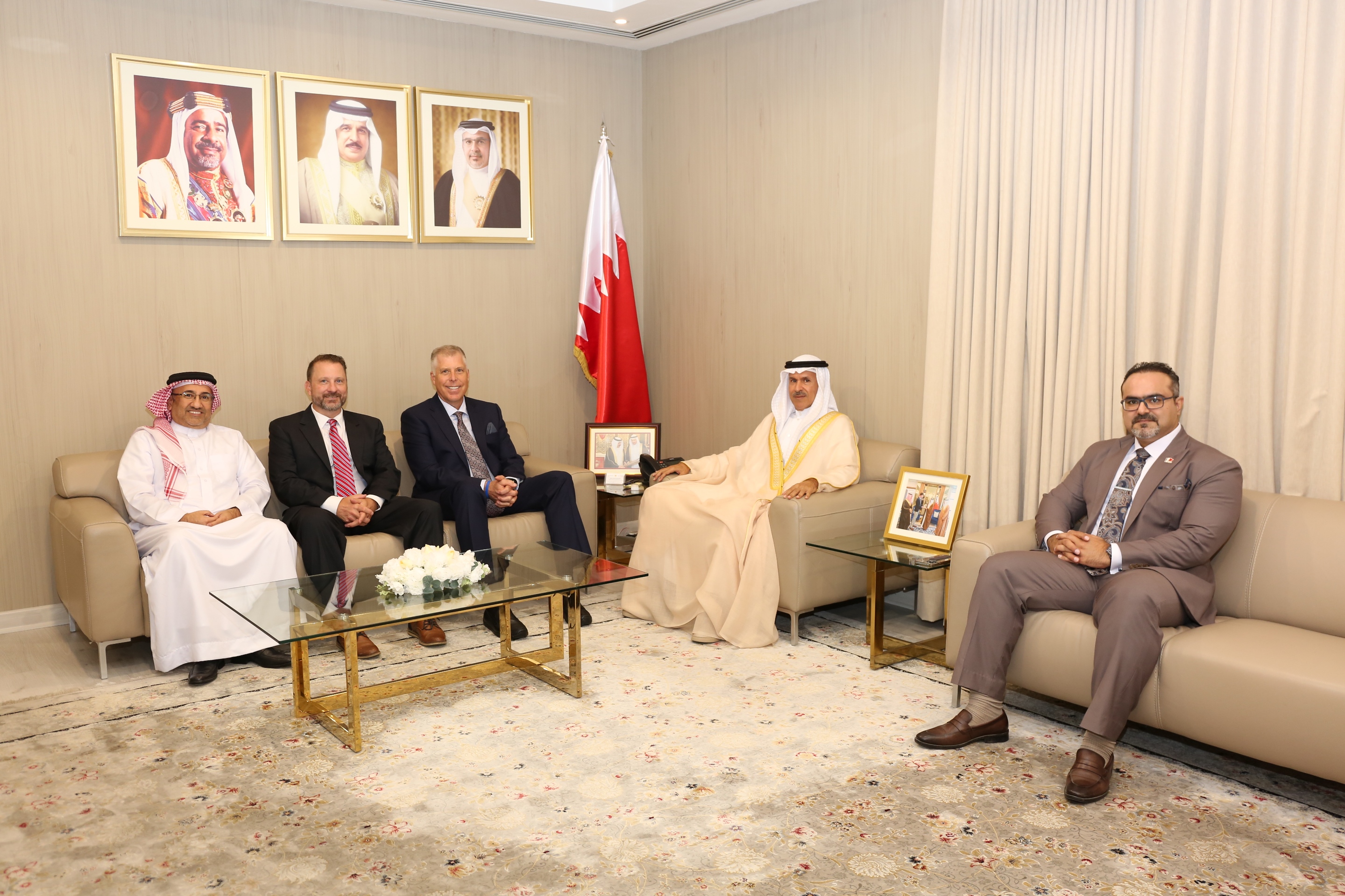 رئيس لجنة مكافحة العنف والإدمان يستقبل وفد جامعة شمال كارولينا الأمريكية<